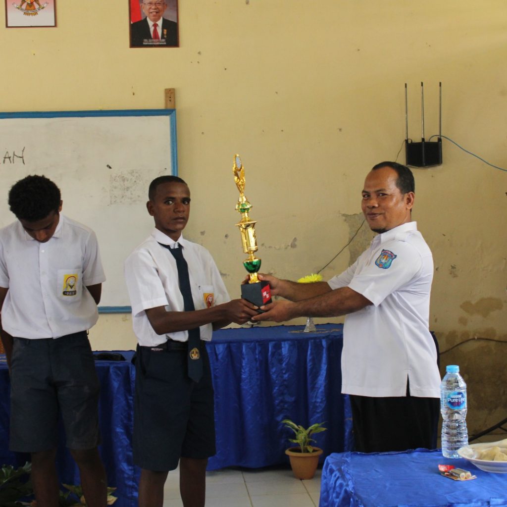 Penyerahan Piala